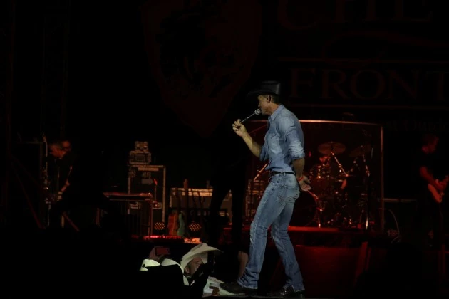 Tim McGraw puts on a show for Cheyenne Frontier Days